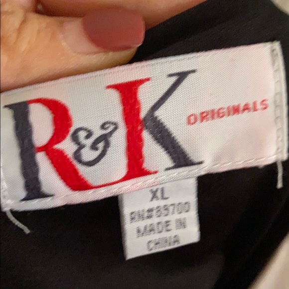 Beautiful beach and black striped dress - Picture 2 of 7